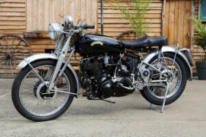 1952-Vincent-Black-Shadow