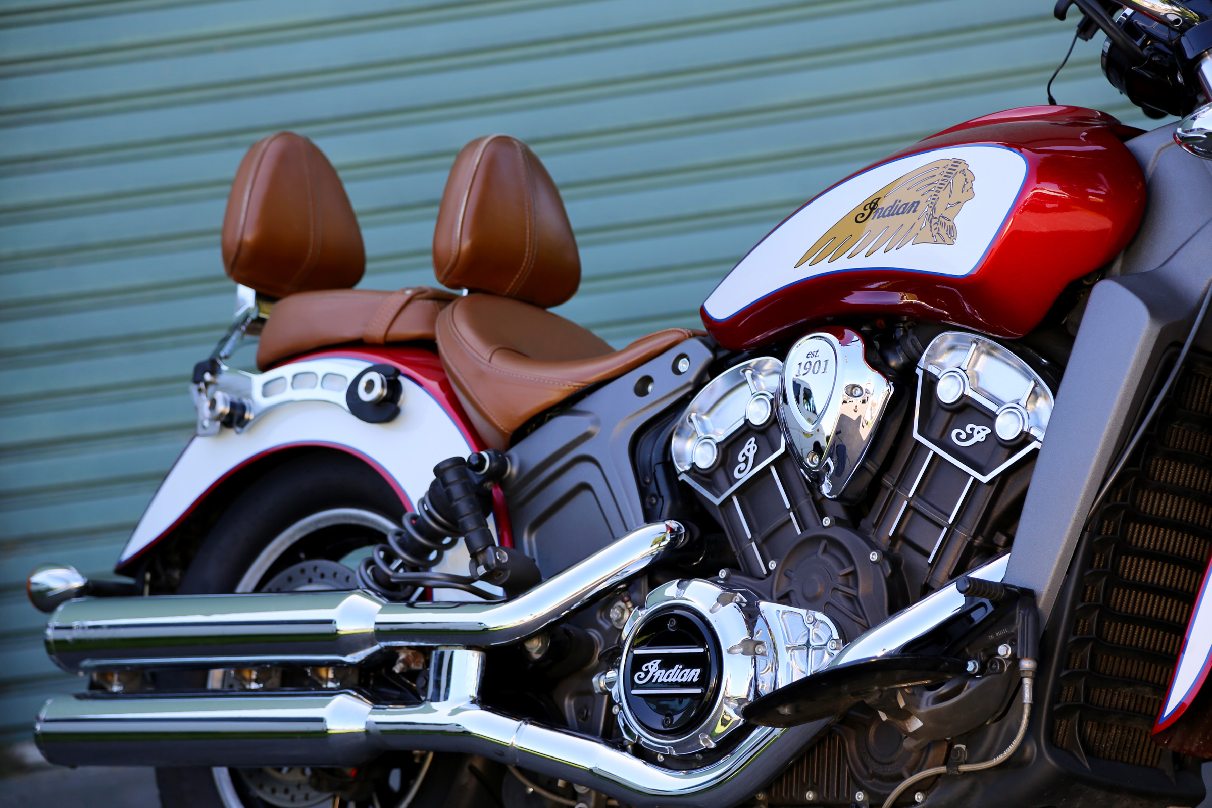 2019 Indian Scout Red White detail8